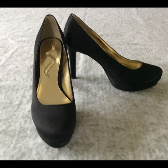 Nina Shoes - Black Nina Platform Pumps